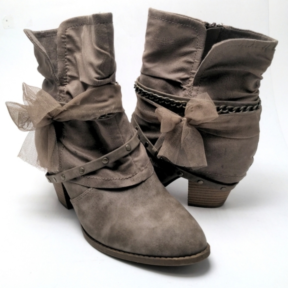 Jellypop Blake Vegan Ankle Boots with Bow and Chain